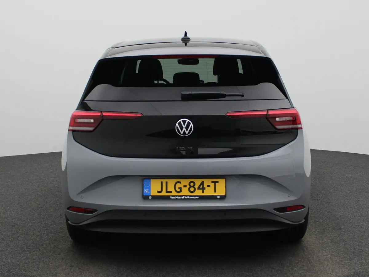 Pro Limited Edition 59 kWh 204 PK| Origneel Nederlands | 1e Eigenaar | Navigatie | 20 Inch Velgen | Stoelverwarming | Stuurwielverwarming | Sfeerverlichting | Variabele Laadbodem