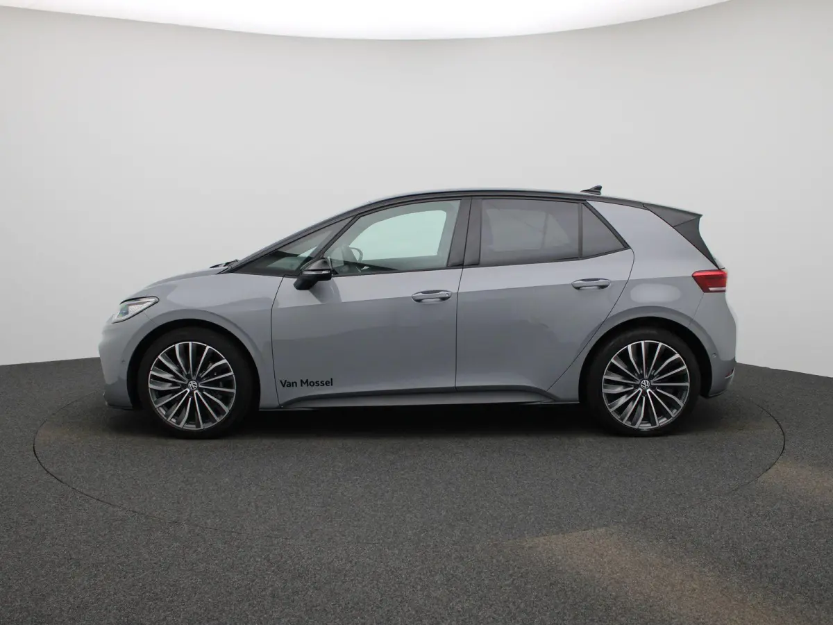 Pro Limited Edition 59 kWh 204 PK| Origneel Nederlands | 1e Eigenaar | Navigatie | 20 Inch Velgen | Stoelverwarming | Stuurwielverwarming | Sfeerverlichting | Variabele Laadbodem