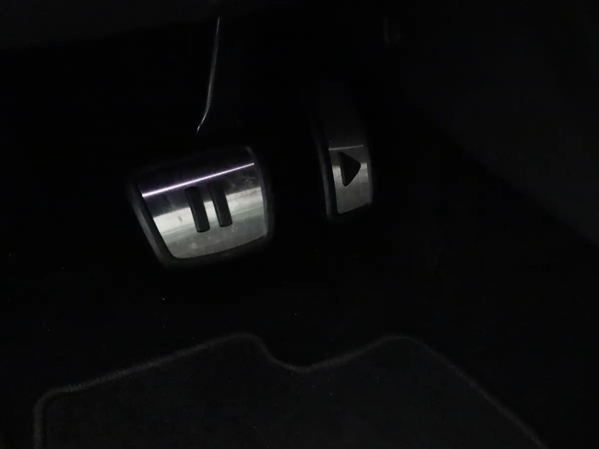 Pro Limited Edition 59 kWh 204 PK| Origneel Nederlands | 1e Eigenaar | Navigatie | 20 Inch Velgen | Stoelverwarming | Stuurwielverwarming | Sfeerverlichting | Variabele Laadbodem