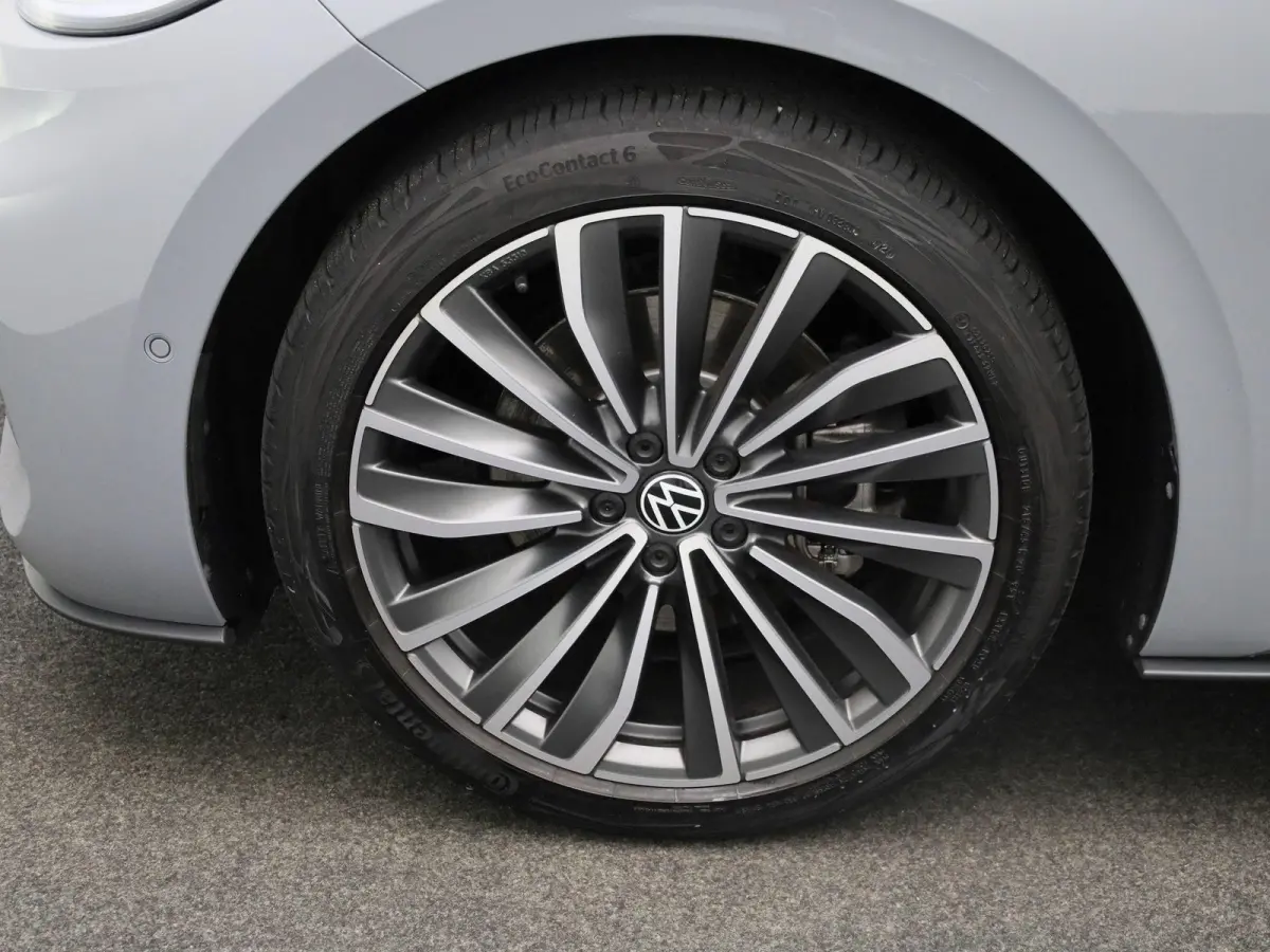 Pro Limited Edition 59 kWh 204 PK| Origneel Nederlands | 1e Eigenaar | Navigatie | 20 Inch Velgen | Stoelverwarming | Stuurwielverwarming | Sfeerverlichting | Variabele Laadbodem