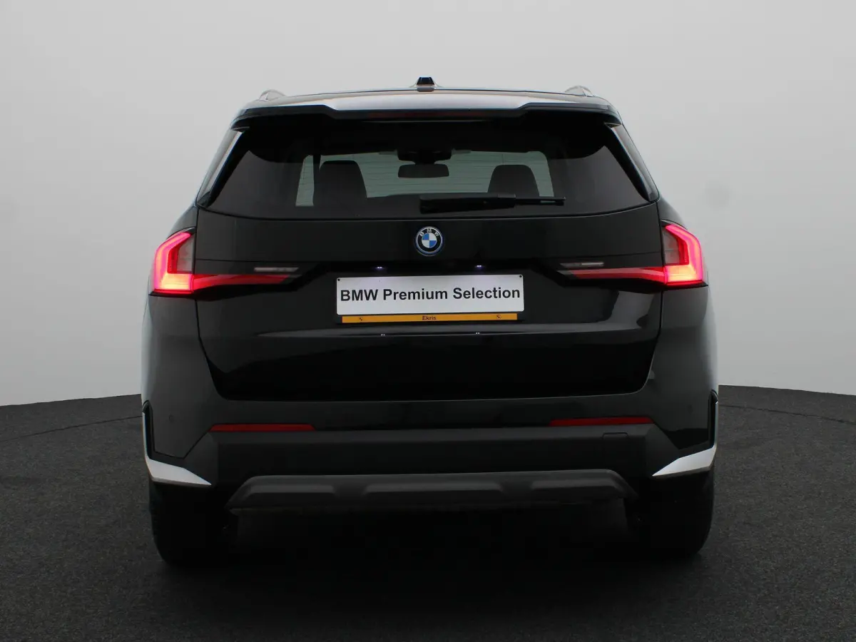 xDrive30e Widescreen Display | Comfort Access | Grootlichtassistent | Parkeercamera | 17"