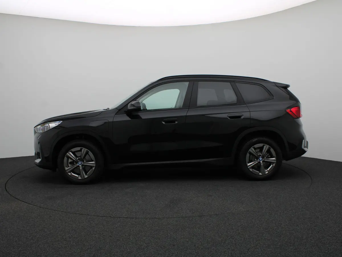 xDrive30e Widescreen Display | Comfort Access | Grootlichtassistent | Parkeercamera | 17"