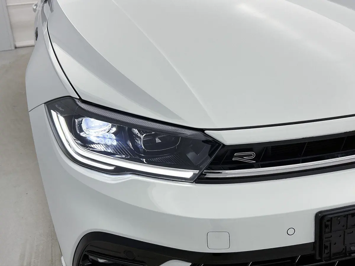 1.0 TSI R-Line Edition 95 PK Origineel Nederlands | 1e Eigenaar | Panoramadak | LED Matrix | Achteruitrijcamera | Stoelverwarming | Navigatie | Climatronic