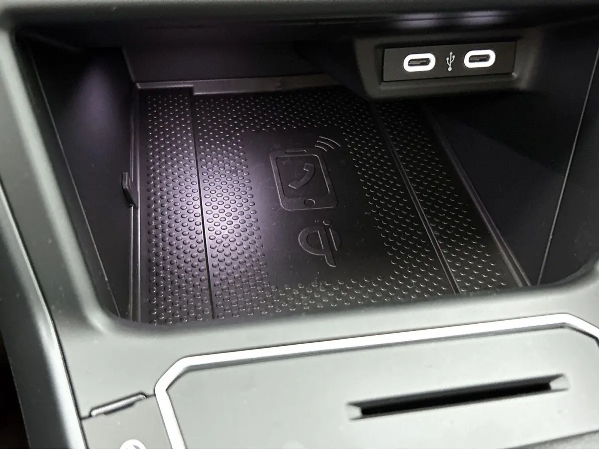 1.0 TSI R-Line Edition 95 PK Origineel Nederlands | 1e Eigenaar | Panoramadak | LED Matrix | Achteruitrijcamera | Stoelverwarming | Navigatie | Climatronic