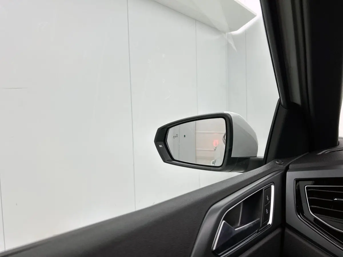 1.0 TSI R-Line Edition 95 PK Origineel Nederlands | 1e Eigenaar | Panoramadak | LED Matrix | Achteruitrijcamera | Stoelverwarming | Navigatie | Climatronic