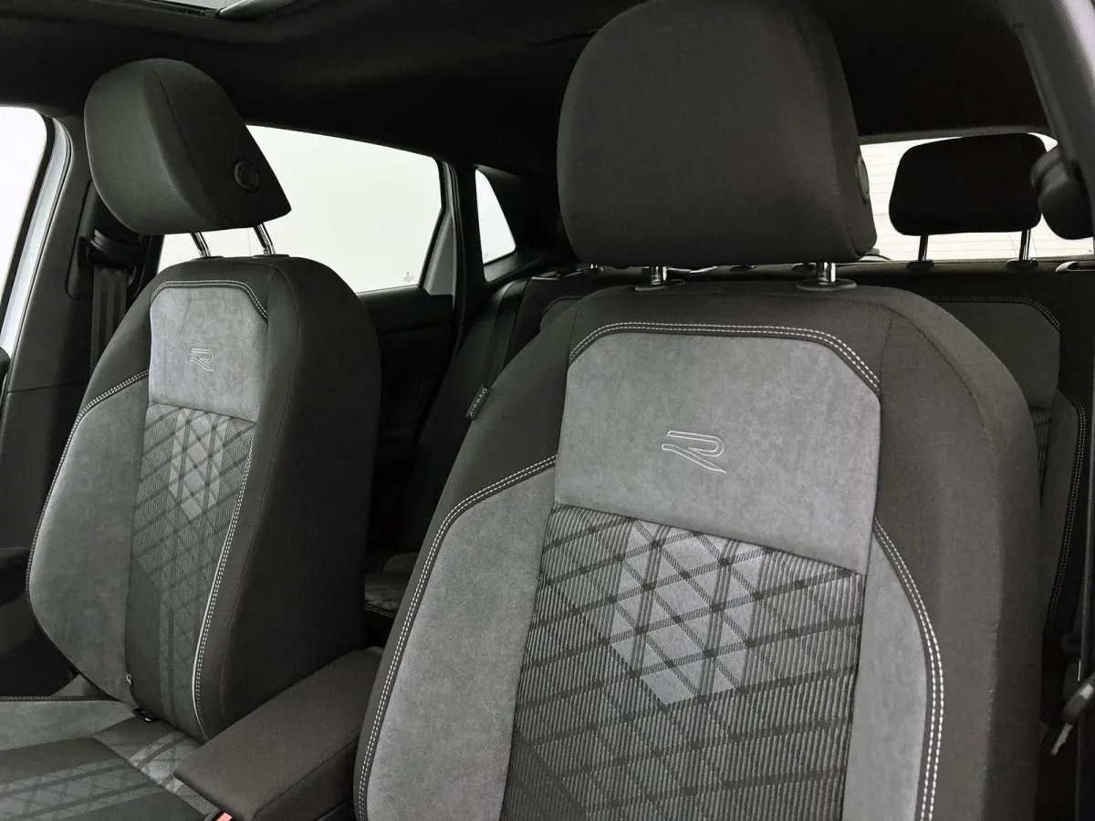 1.0 TSI R-Line Edition 95 PK Origineel Nederlands | 1e Eigenaar | Panoramadak | LED Matrix | Achteruitrijcamera | Stoelverwarming | Navigatie | Climatronic