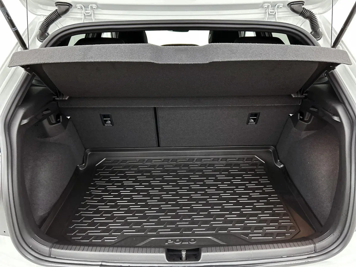1.0 TSI R-Line Edition 95 PK Origineel Nederlands | 1e Eigenaar | Panoramadak | LED Matrix | Achteruitrijcamera | Stoelverwarming | Navigatie | Climatronic