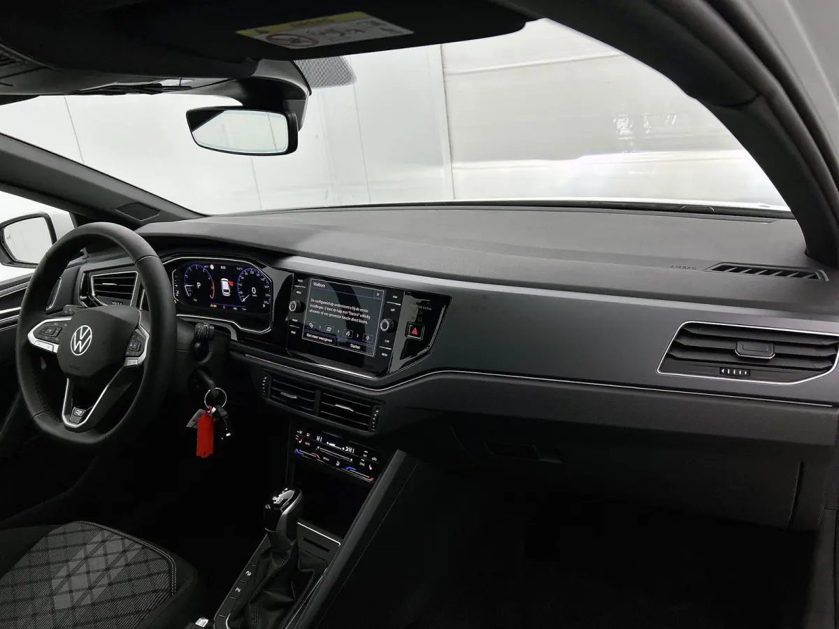 1.0 TSI R-Line Edition 95 PK Origineel Nederlands | 1e Eigenaar | Panoramadak | LED Matrix | Achteruitrijcamera | Stoelverwarming | Navigatie | Climatronic