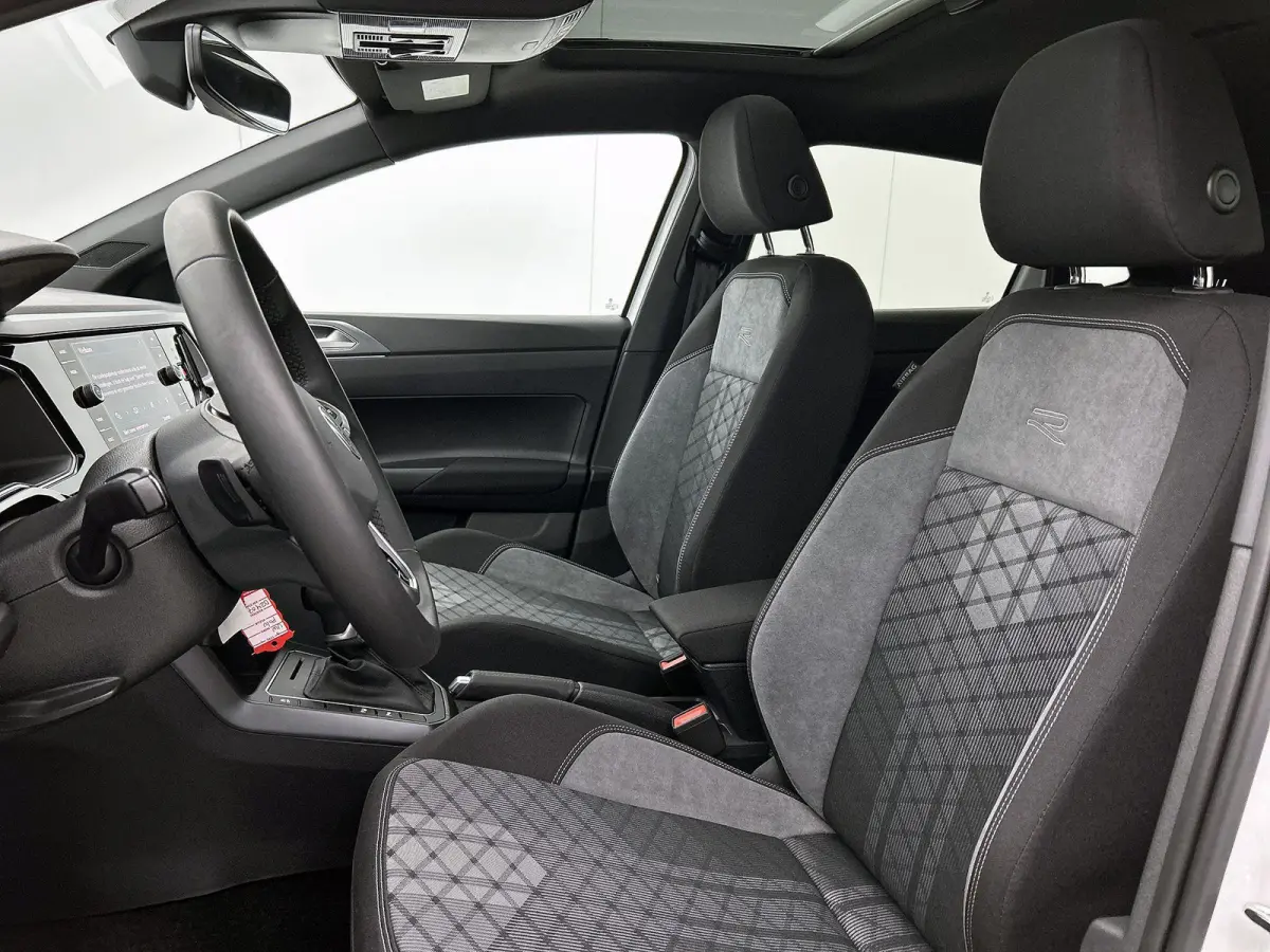 1.0 TSI R-Line Edition 95 PK Origineel Nederlands | 1e Eigenaar | Panoramadak | LED Matrix | Achteruitrijcamera | Stoelverwarming | Navigatie | Climatronic