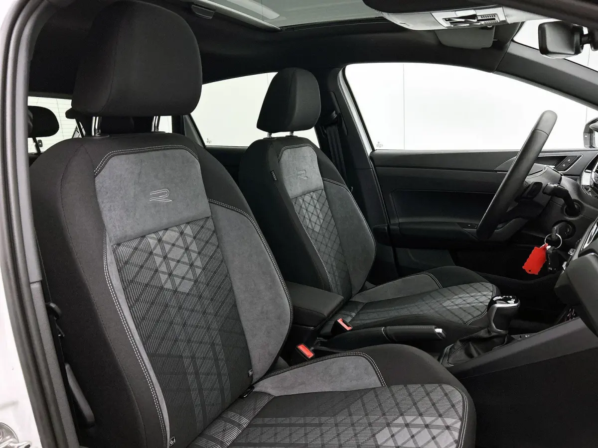 1.0 TSI R-Line Edition 95 PK Origineel Nederlands | 1e Eigenaar | Panoramadak | LED Matrix | Achteruitrijcamera | Stoelverwarming | Navigatie | Climatronic