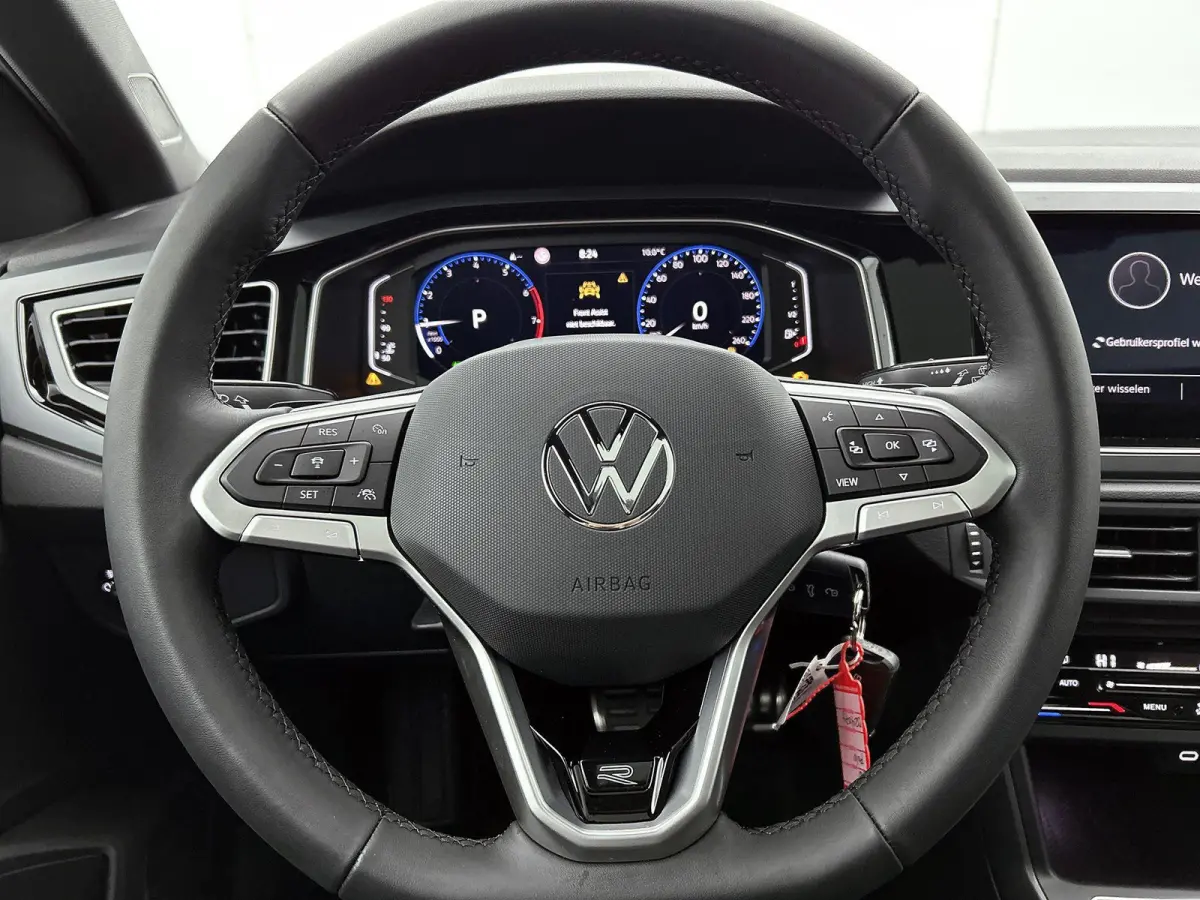 1.0 TSI R-Line Edition 95 PK Origineel Nederlands | 1e Eigenaar | Panoramadak | LED Matrix | Achteruitrijcamera | Stoelverwarming | Navigatie | Climatronic