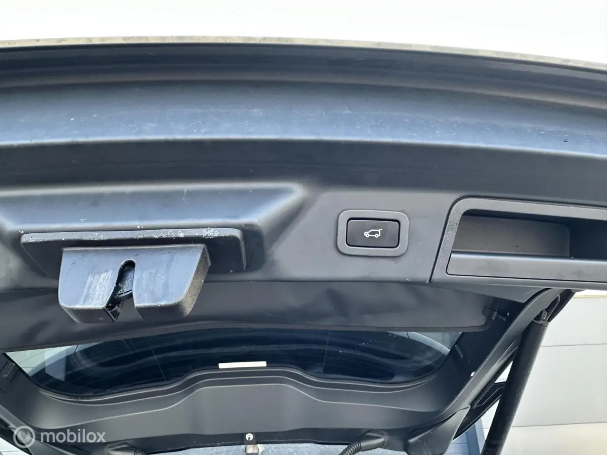 2.0 I4 AWD R-Dynamic HSE