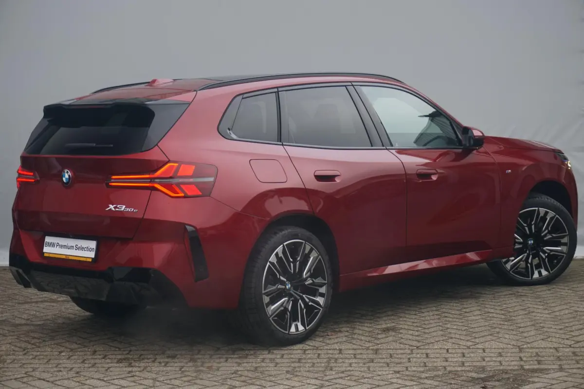 xDrive30e M Sportpakket Pro | Professional Pack | Comfort Pack | Premium Pack | Panoramadak | Trekhaak