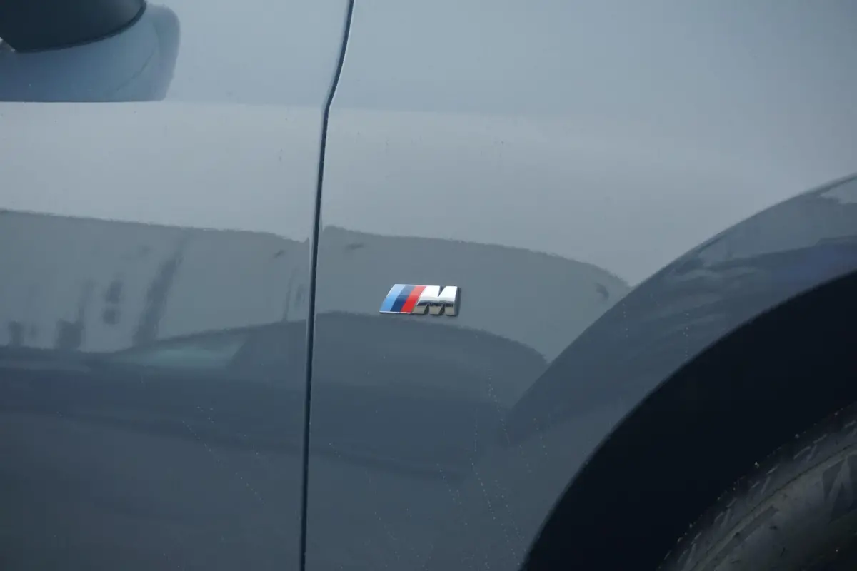 218i | M Sportpakket | Panoramadak | Trekhaak | Elektrisch verstelbare stoelen | Harman Kardon