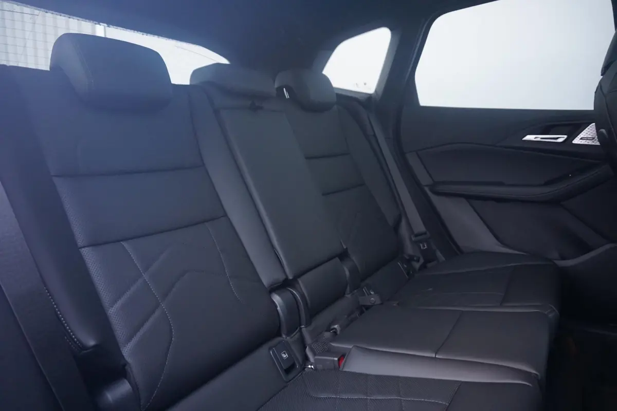 218i | M Sportpakket | Panoramadak | Trekhaak | Elektrisch verstelbare stoelen | Harman Kardon