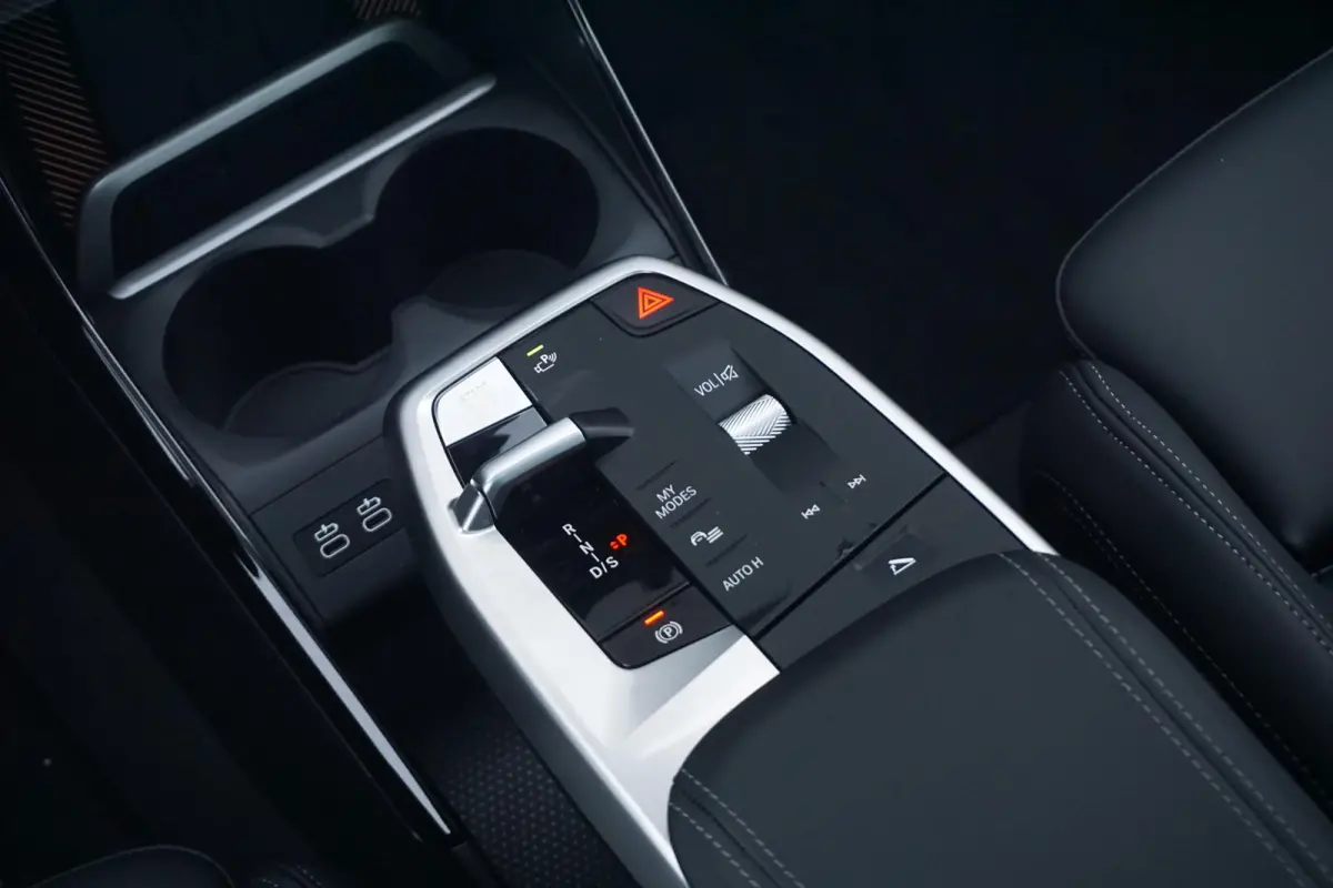 218i | M Sportpakket | Panoramadak | Trekhaak | Elektrisch verstelbare stoelen | Harman Kardon