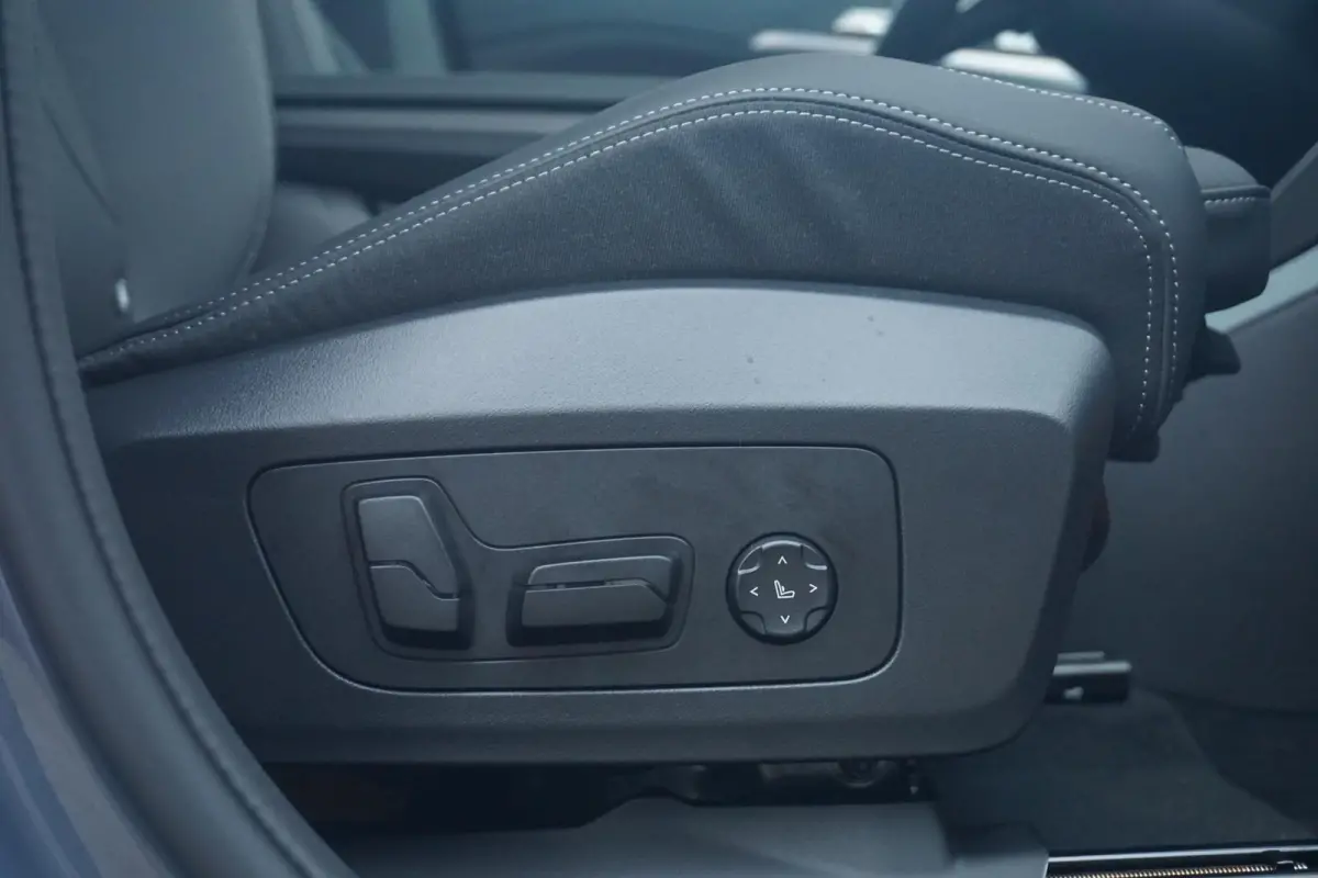218i | M Sportpakket | Panoramadak | Trekhaak | Elektrisch verstelbare stoelen | Harman Kardon