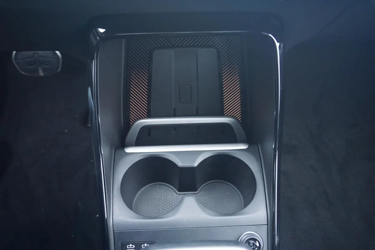 218i | M Sportpakket | Panoramadak | Trekhaak | Elektrisch verstelbare stoelen | Harman Kardon