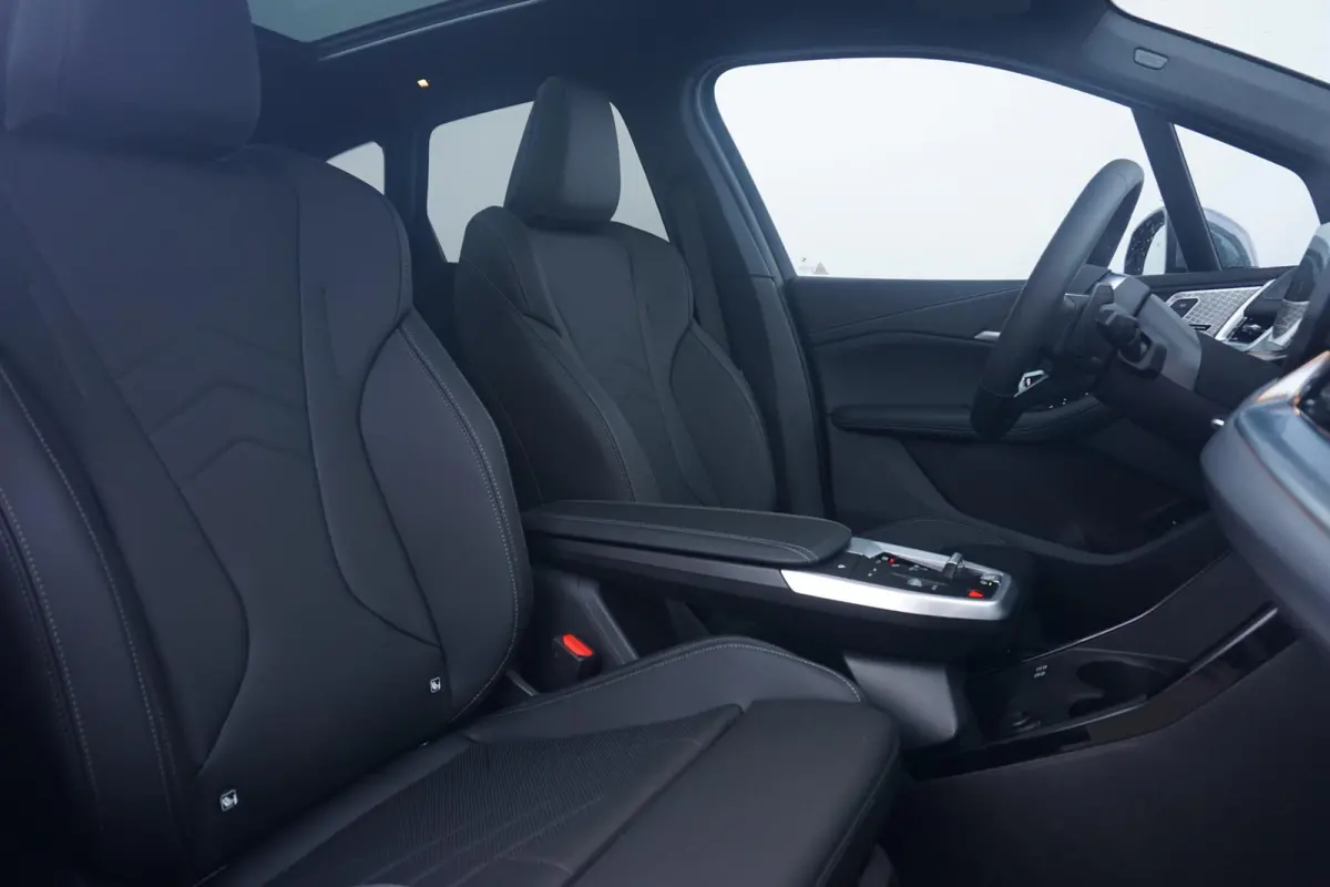 218i | M Sportpakket | Panoramadak | Trekhaak | Elektrisch verstelbare stoelen | Harman Kardon