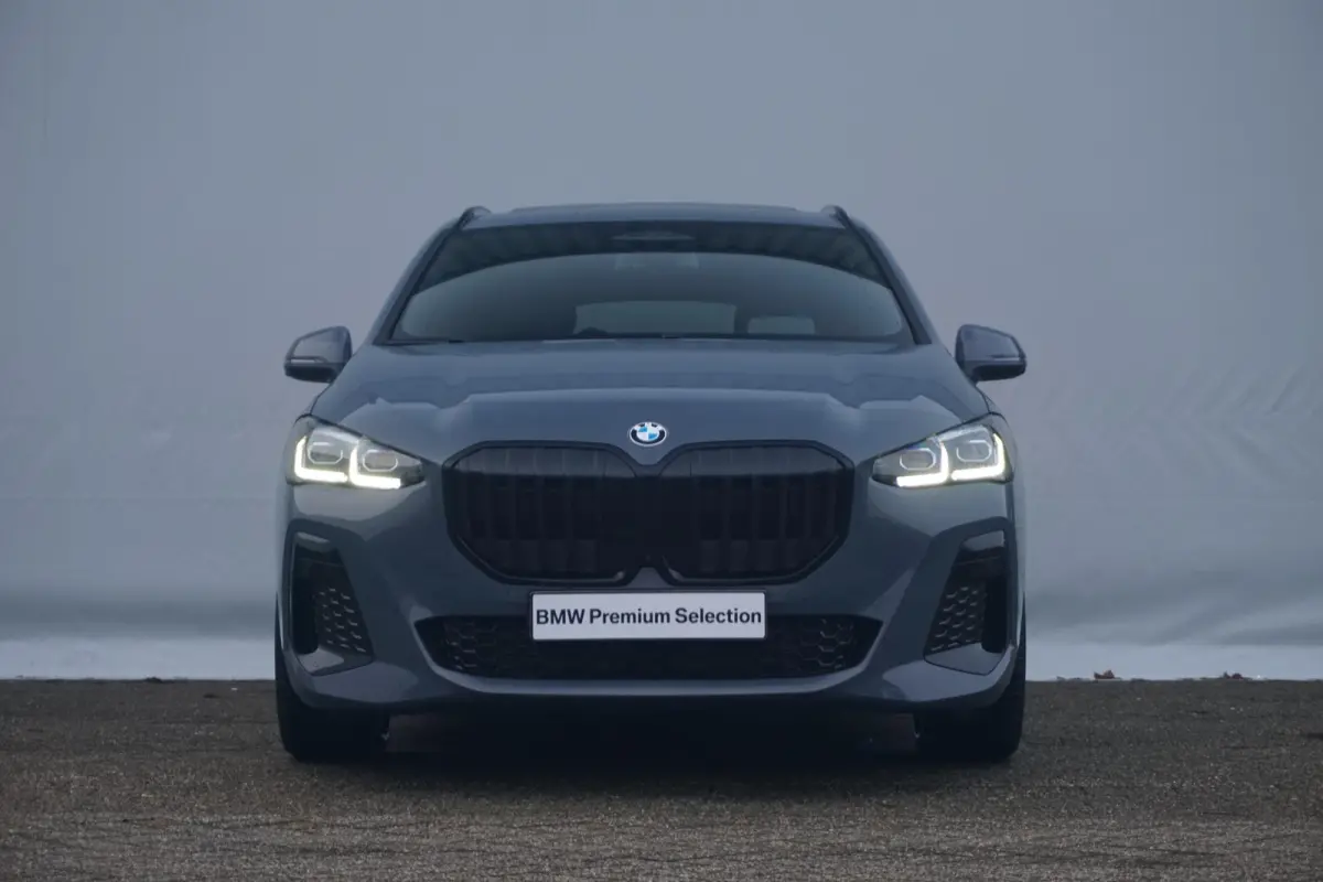 218i | M Sportpakket | Panoramadak | Trekhaak | Elektrisch verstelbare stoelen | Harman Kardon