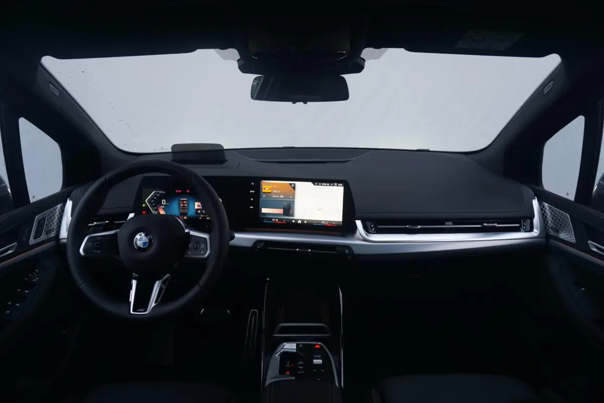 218i | M Sportpakket | Panoramadak | Trekhaak | Elektrisch verstelbare stoelen | Harman Kardon