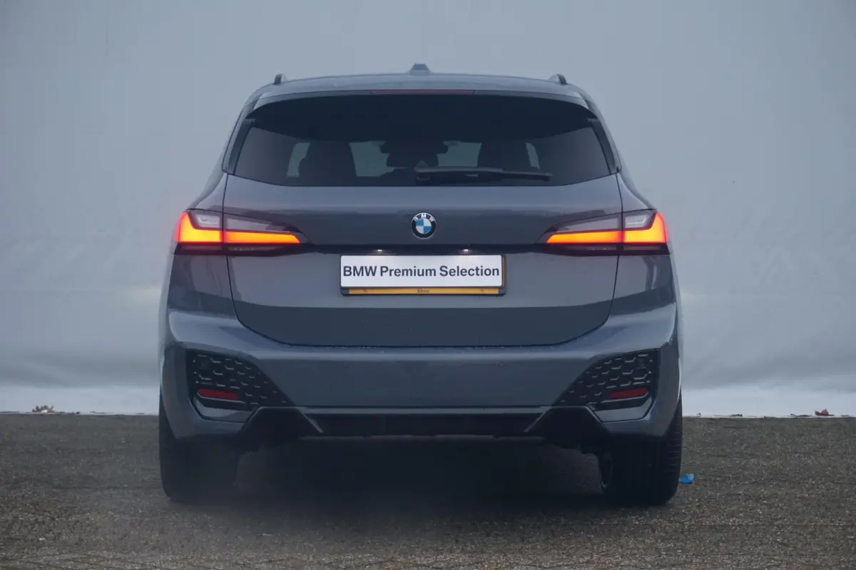 218i | M Sportpakket | Panoramadak | Trekhaak | Elektrisch verstelbare stoelen | Harman Kardon