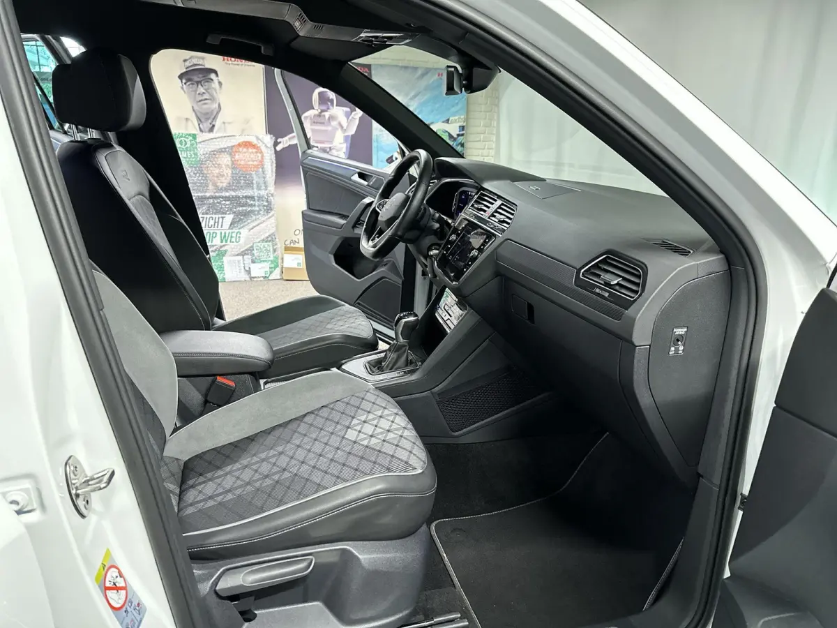 1.5 TSI R-Line Business+ Automaat | Trekhaak | IQ Light