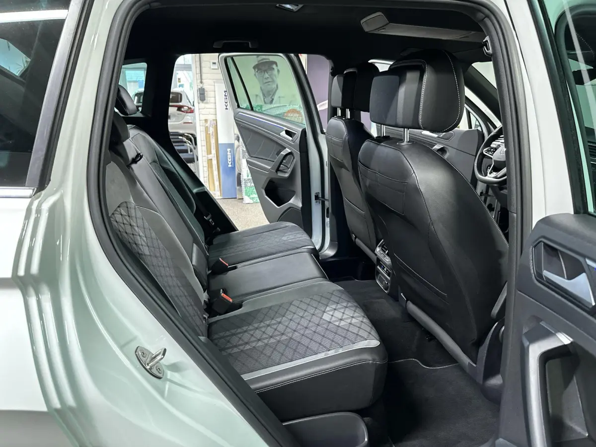 1.5 TSI R-Line Business+ Automaat | Trekhaak | IQ Light