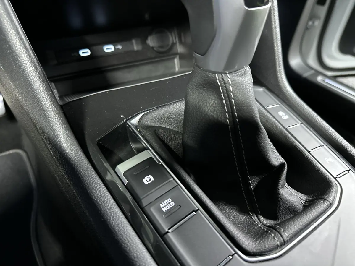 1.5 TSI R-Line Business+ Automaat | Trekhaak | IQ Light