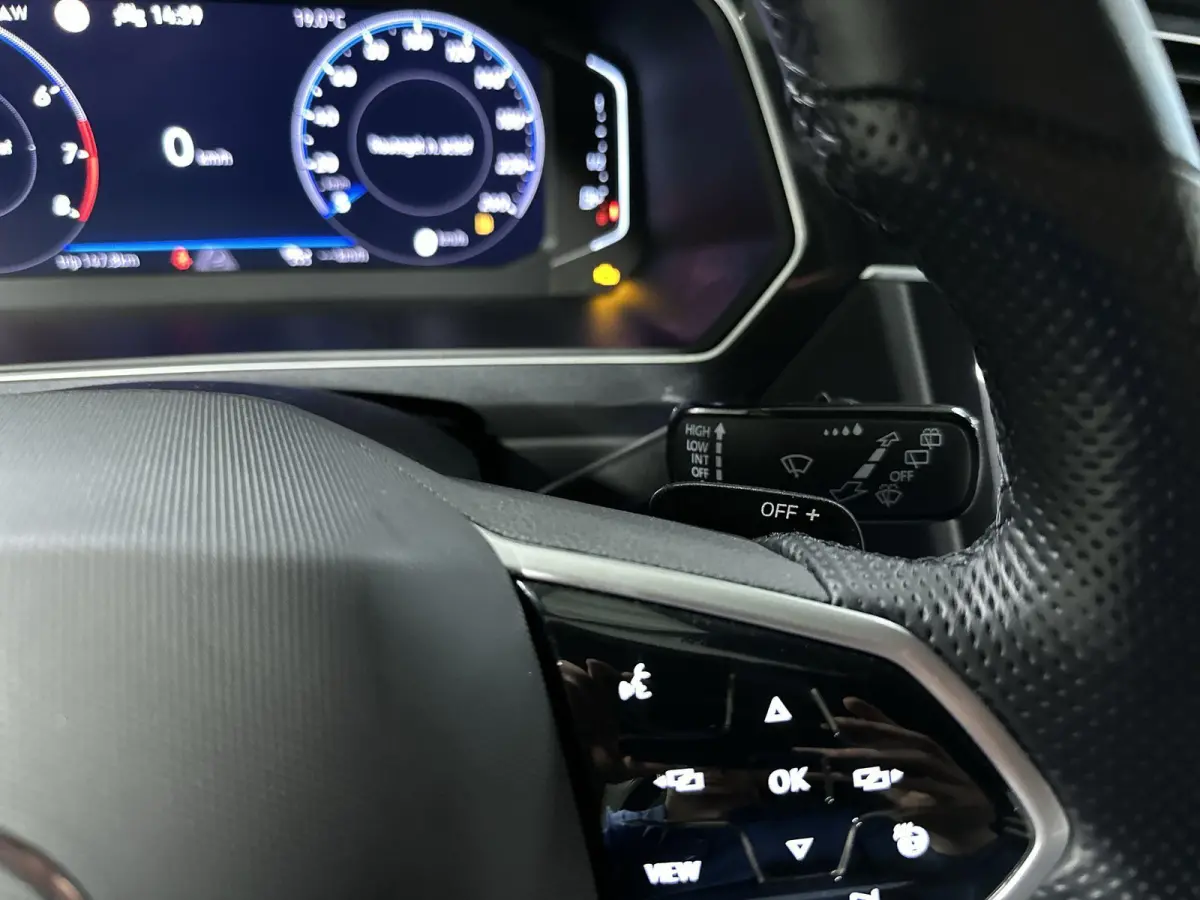 1.5 TSI R-Line Business+ Automaat | Trekhaak | IQ Light