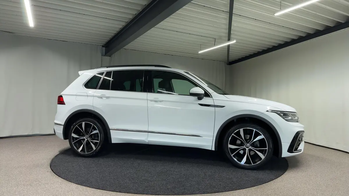 1.5 TSI R-Line Business+ Automaat | Trekhaak | IQ Light