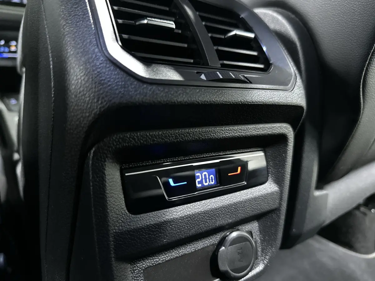 1.5 TSI R-Line Business+ Automaat | Trekhaak | IQ Light