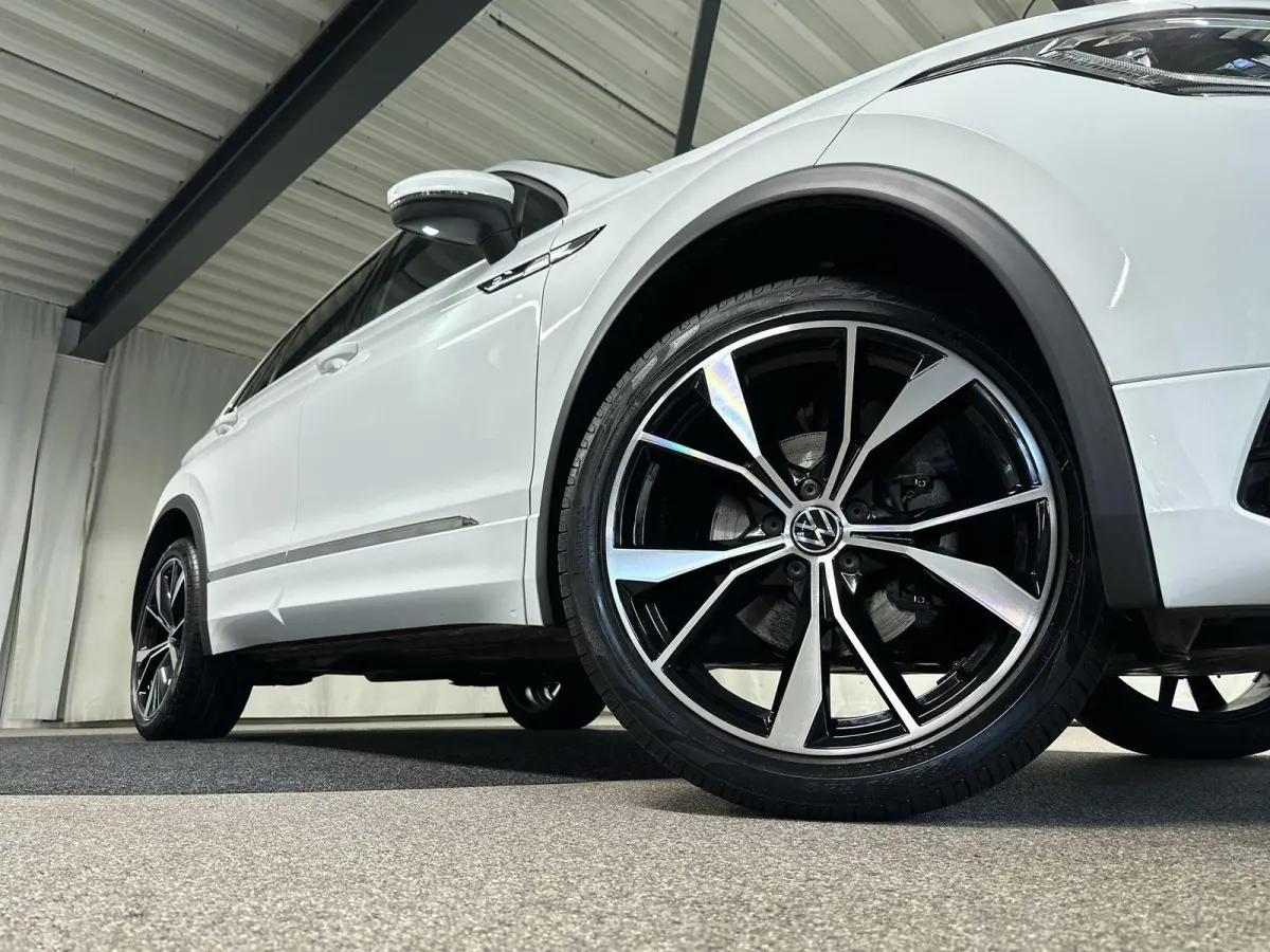 1.5 TSI R-Line Business+ Automaat | Trekhaak | IQ Light