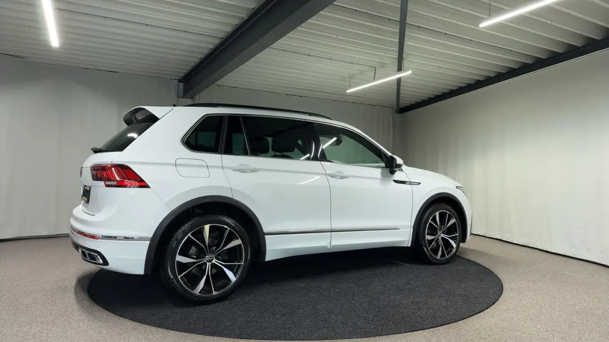 1.5 TSI R-Line Business+ Automaat | Trekhaak | IQ Light