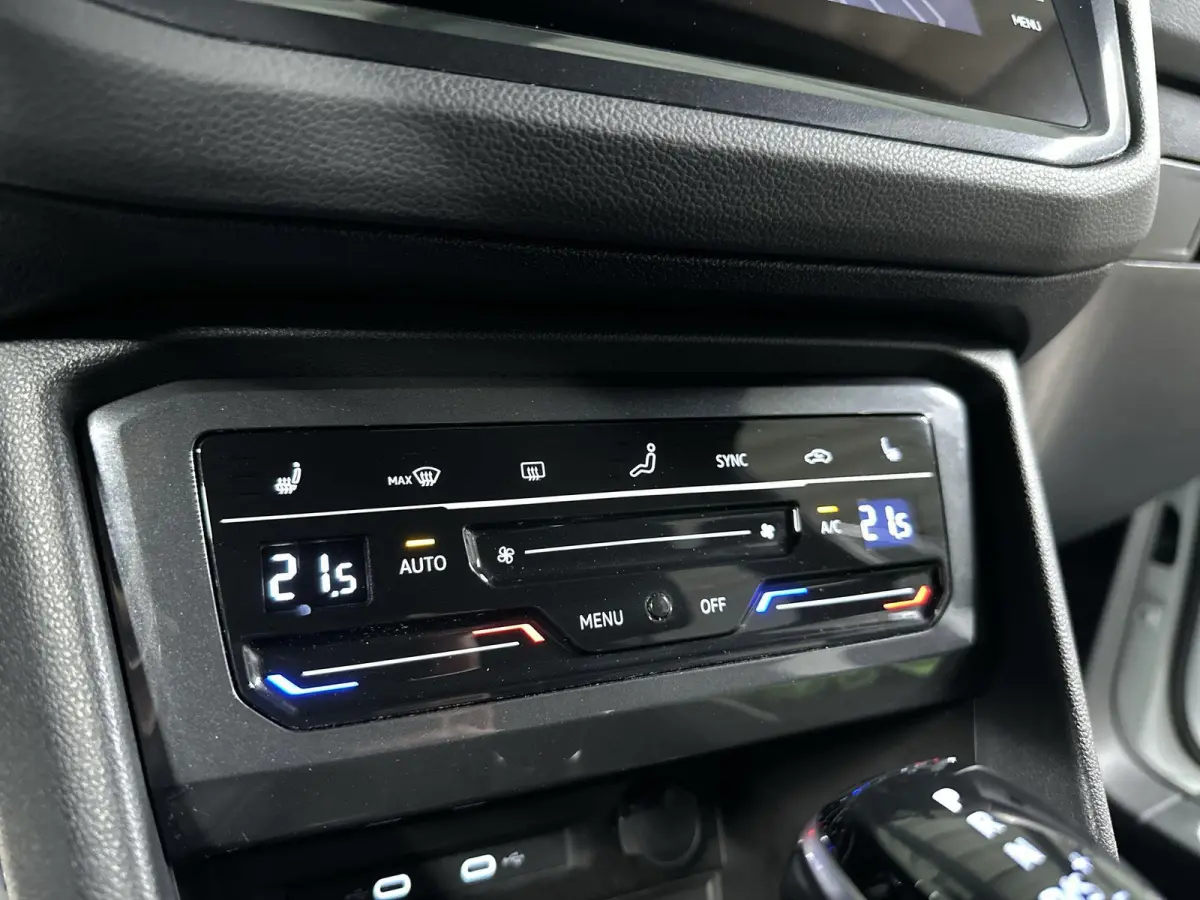 1.5 TSI R-Line Business+ Automaat | Trekhaak | IQ Light