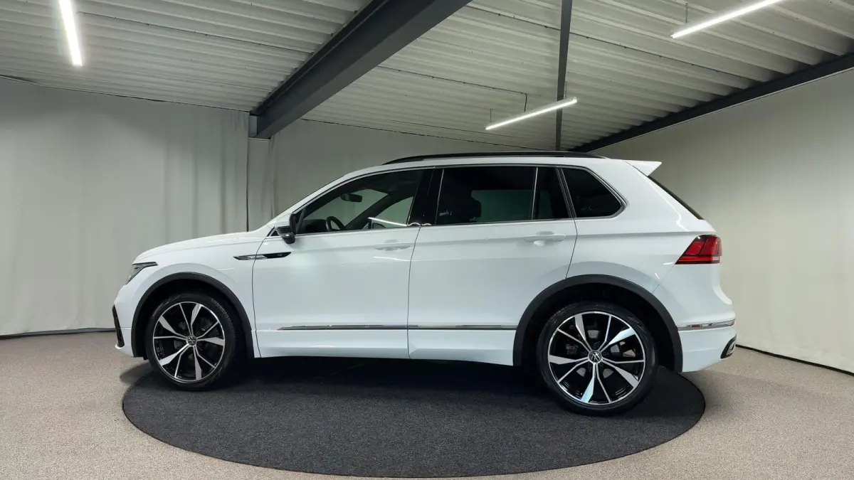 1.5 TSI R-Line Business+ Automaat | Trekhaak | IQ Light