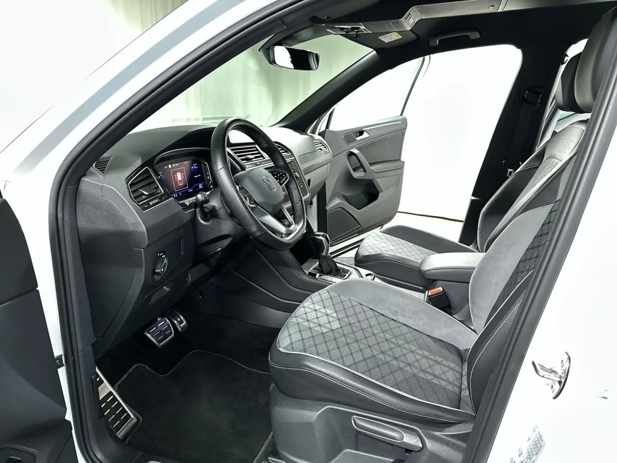 1.5 TSI R-Line Business+ Automaat | Trekhaak | IQ Light