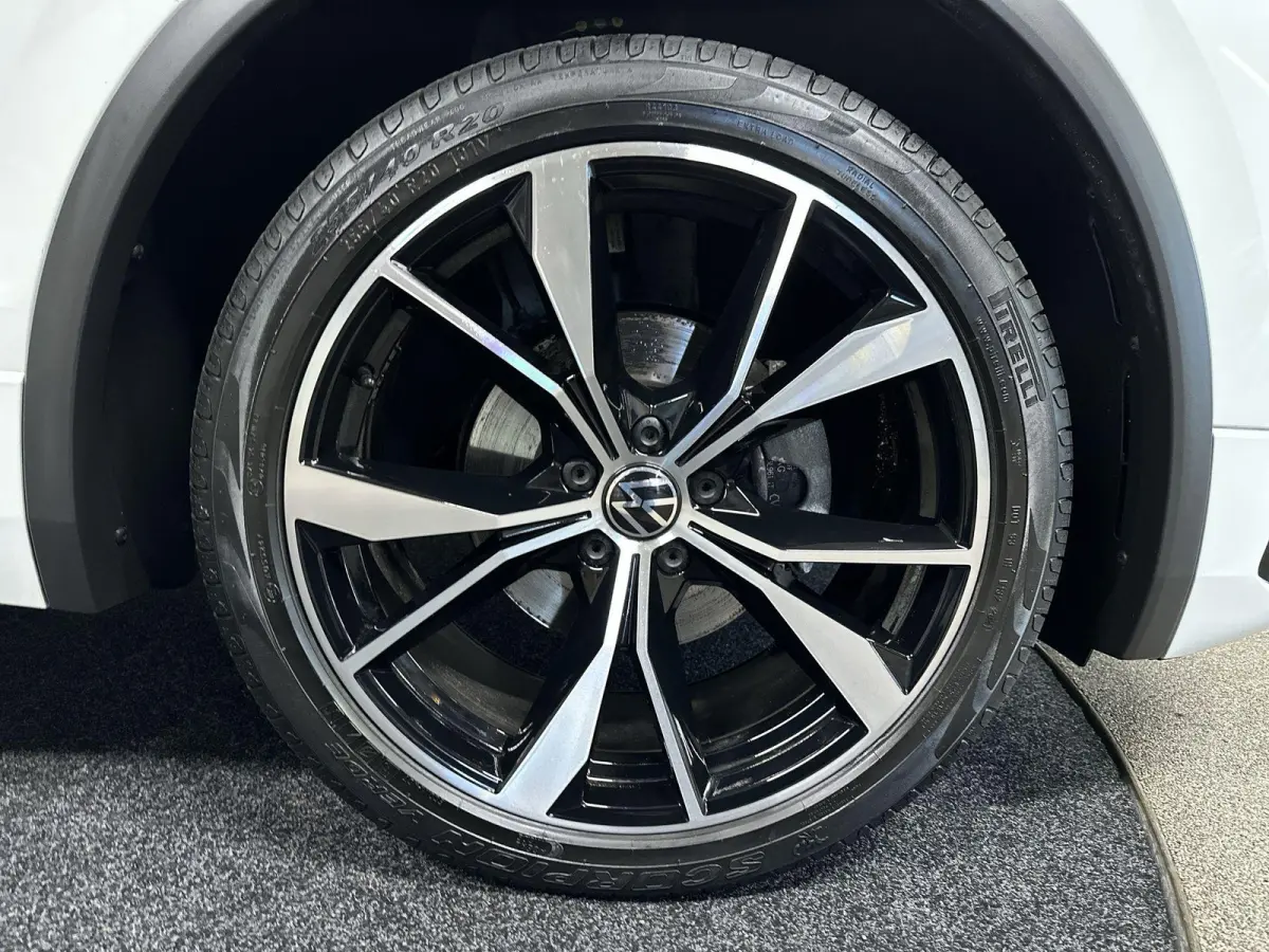 1.5 TSI R-Line Business+ Automaat | Trekhaak | IQ Light