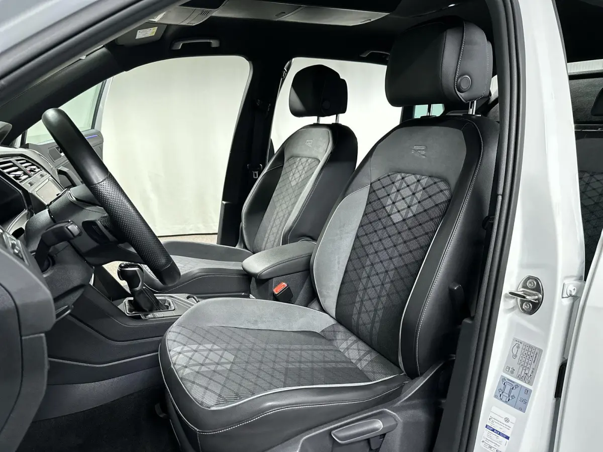 1.5 TSI R-Line Business+ Automaat | Trekhaak | IQ Light