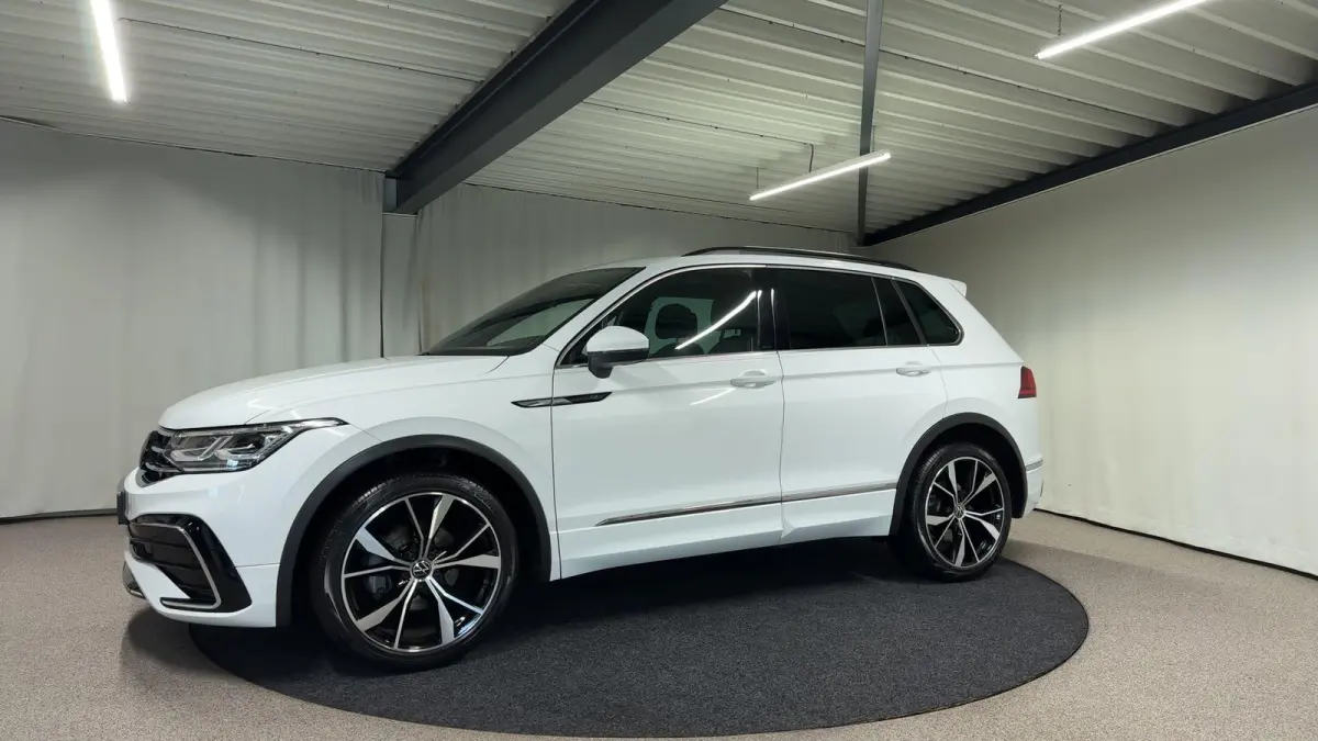 1.5 TSI R-Line Business+ Automaat | Trekhaak | IQ Light