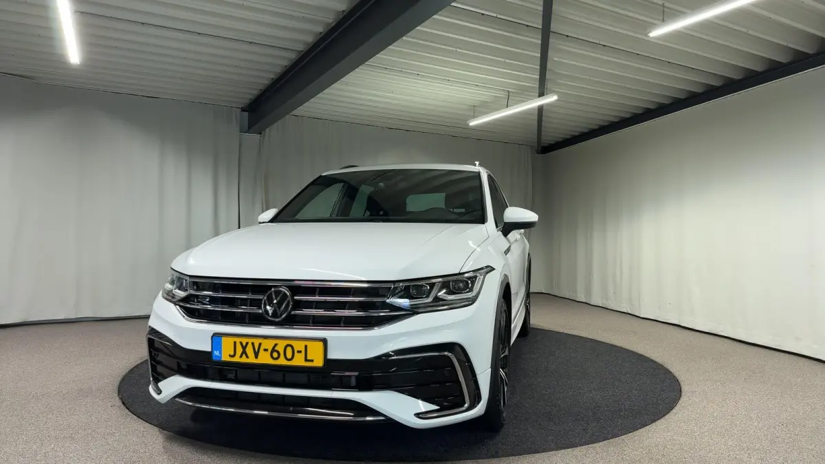 1.5 TSI R-Line Business+ Automaat | Trekhaak | IQ Light