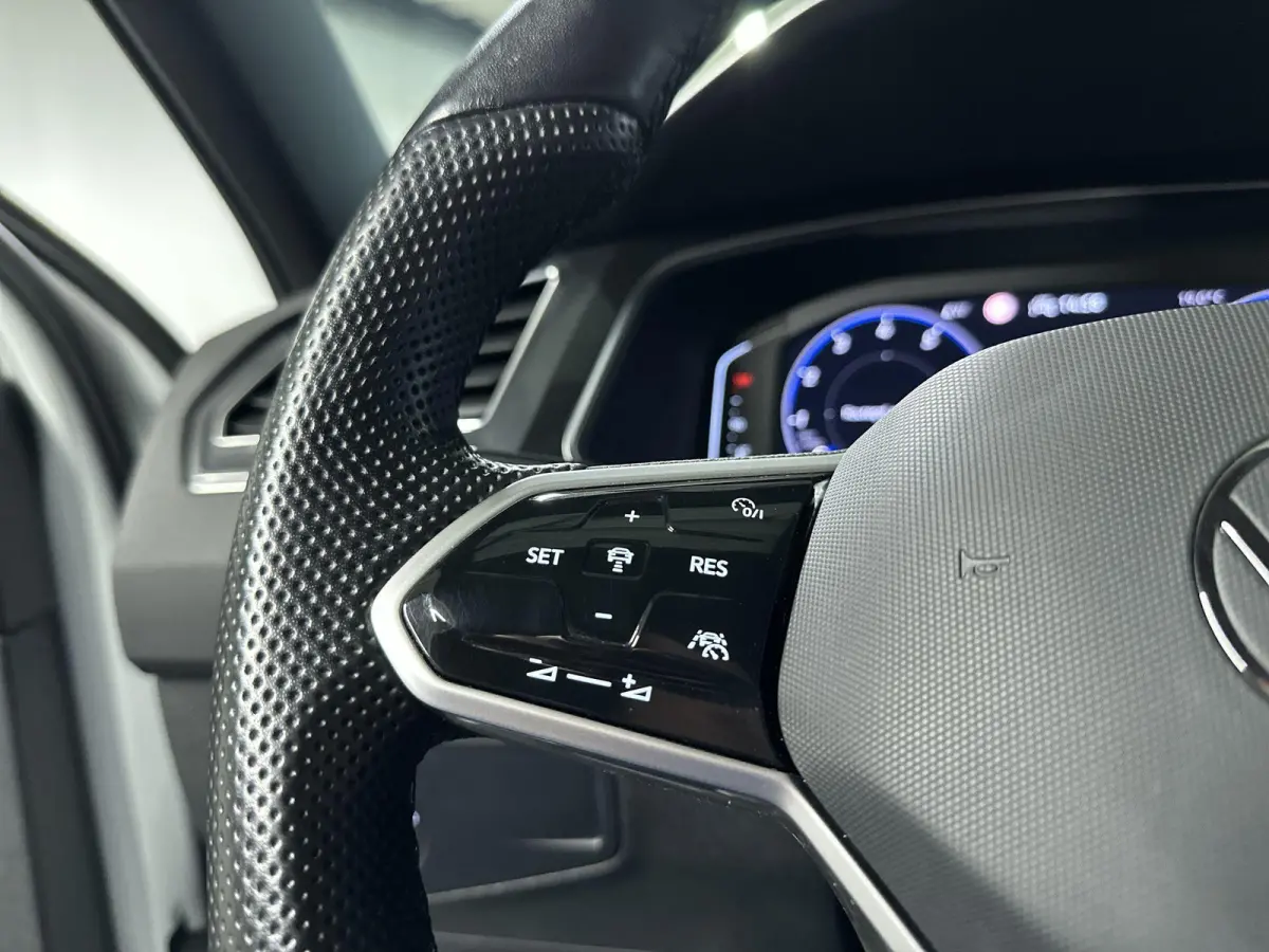 1.5 TSI R-Line Business+ Automaat | Trekhaak | IQ Light
