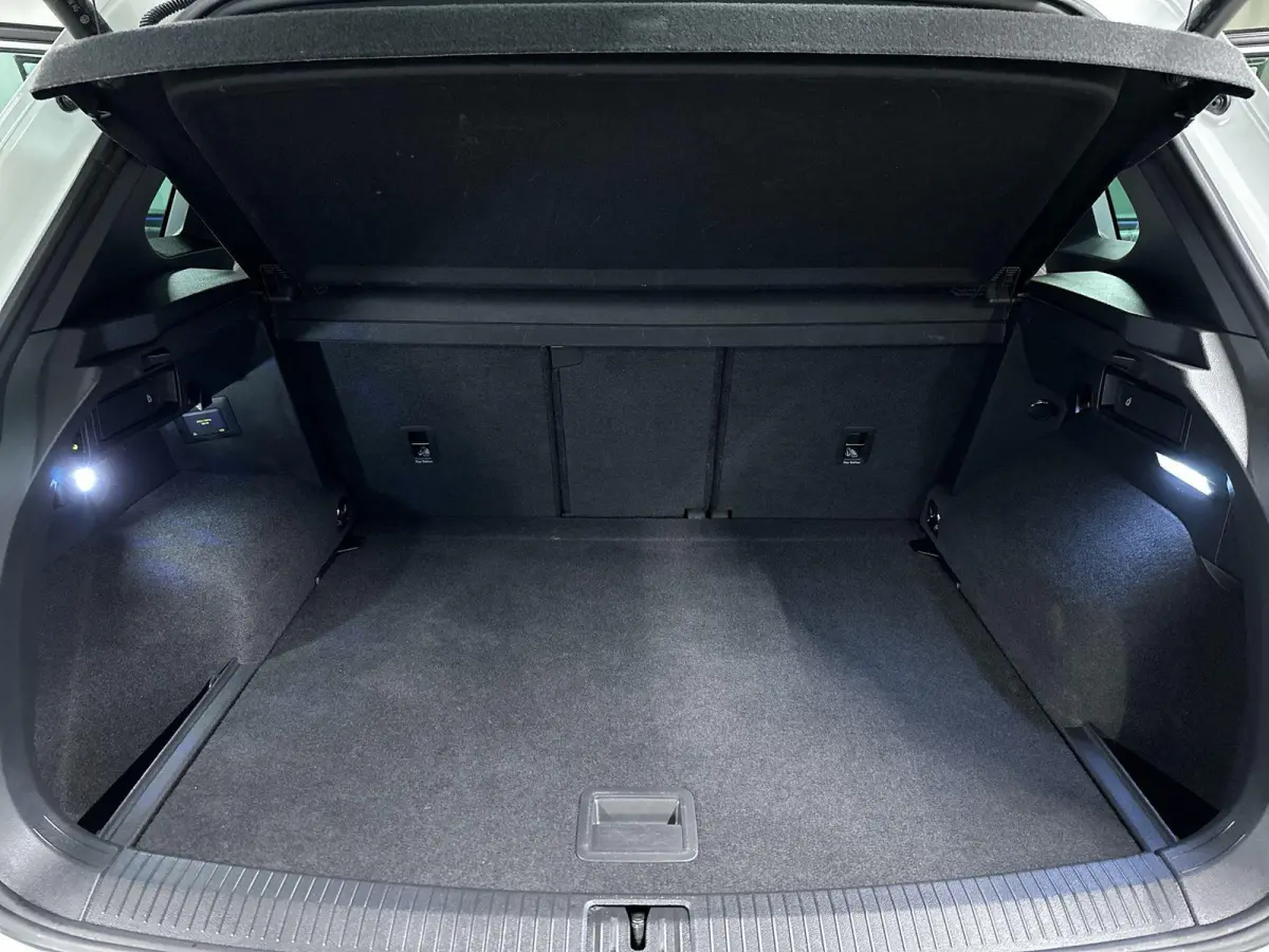 1.5 TSI R-Line Business+ Automaat | Trekhaak | IQ Light