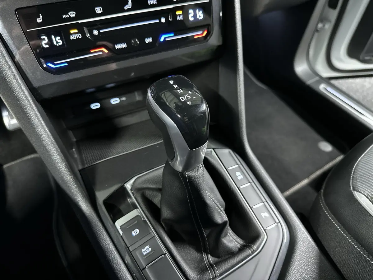 1.5 TSI R-Line Business+ Automaat | Trekhaak | IQ Light