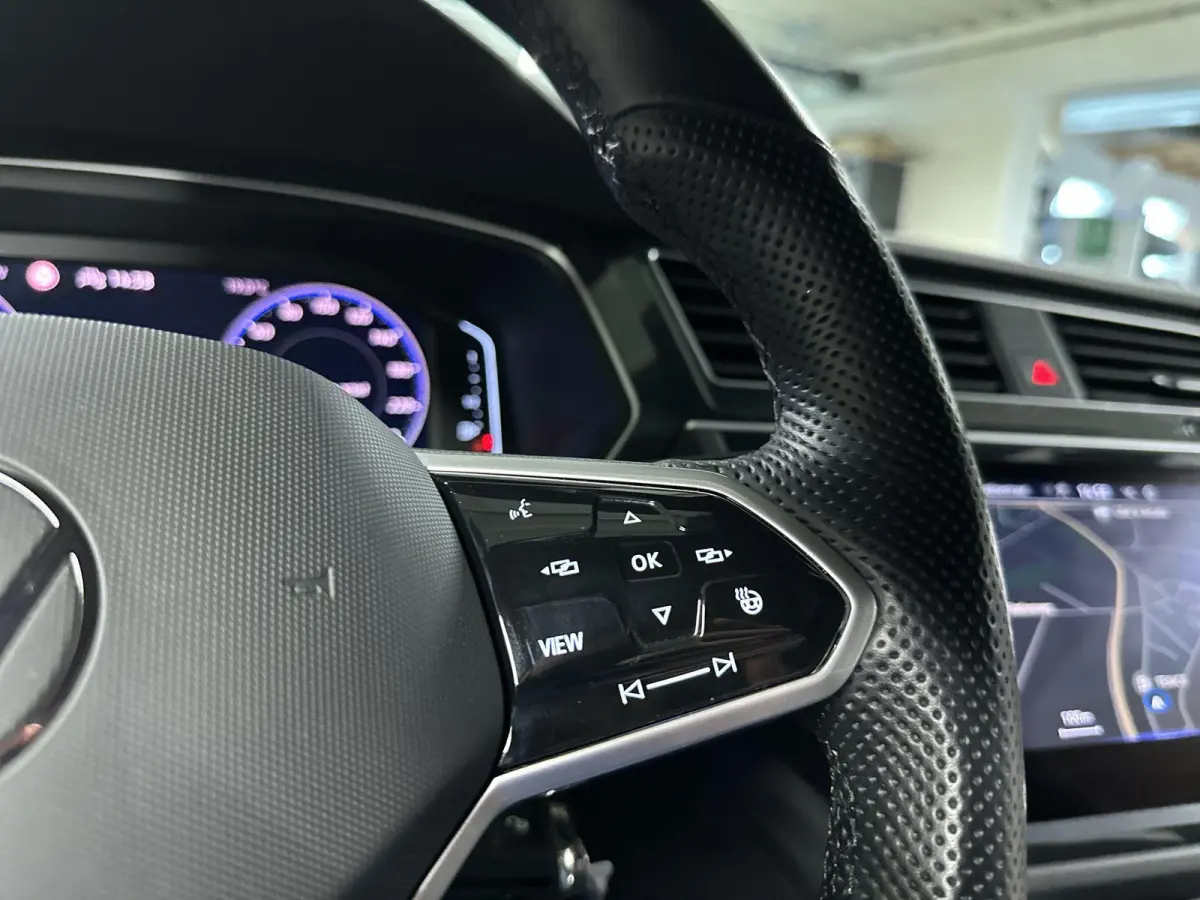 1.5 TSI R-Line Business+ Automaat | Trekhaak | IQ Light