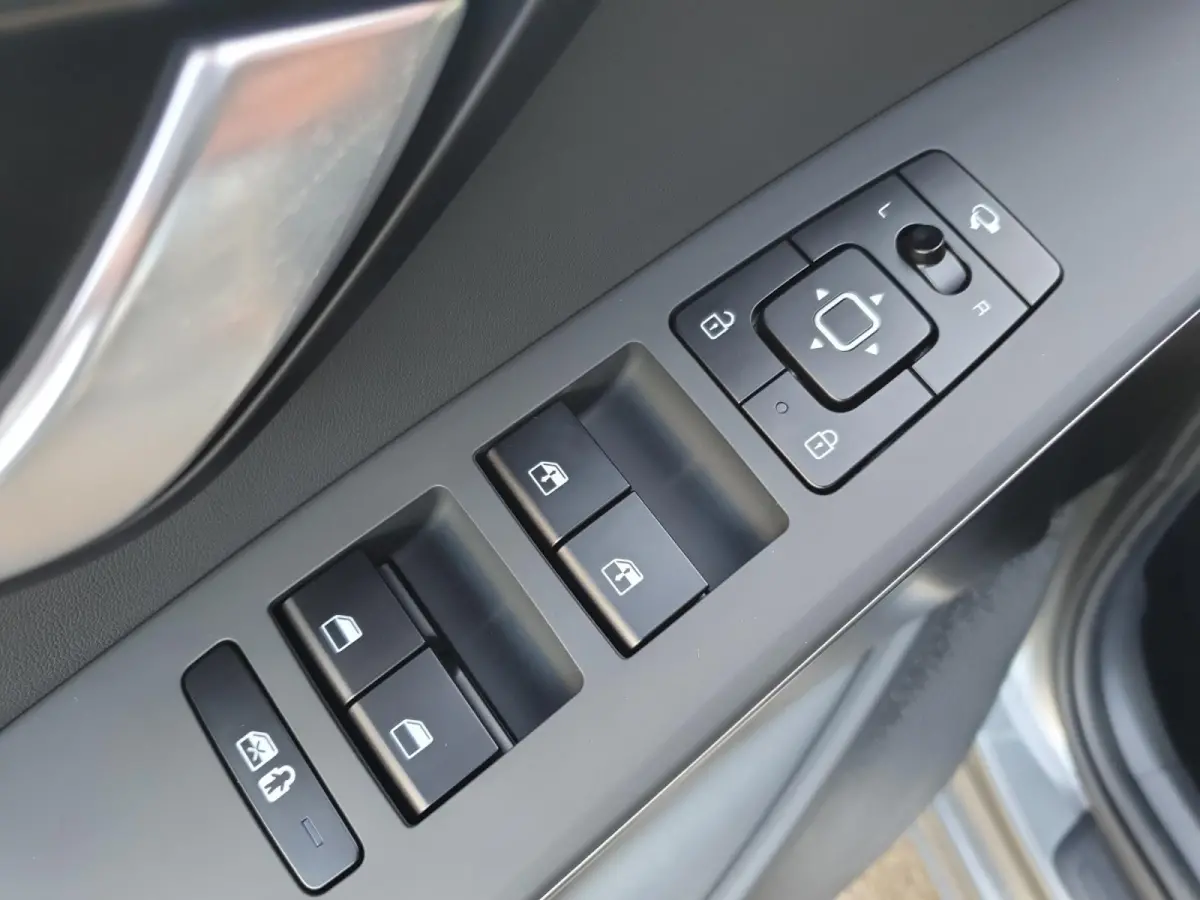1.6 GDi Hybrid DynamicPlusLine | Voorraadauto! | Stoel en stuurverwarming | Schuifdak | Parkeersensoren voor en achter | NU MET €3.000 inruilpremie en €1000 voorraadvoordeel!