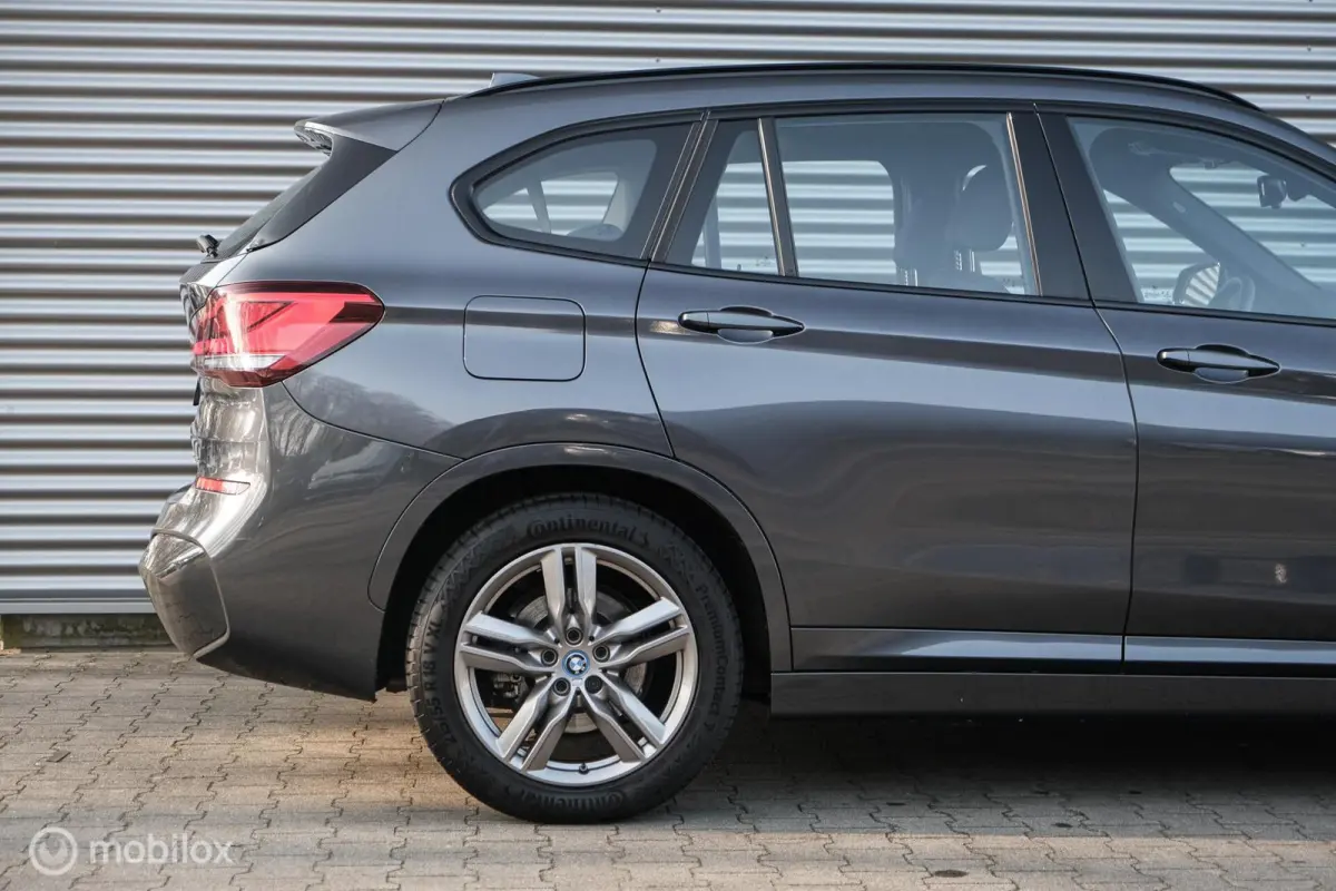 xDrive25e High Executive | M-Sport | LED | HUD | Trekhaak | PHEV | Miniral Grau | Stoelverw.