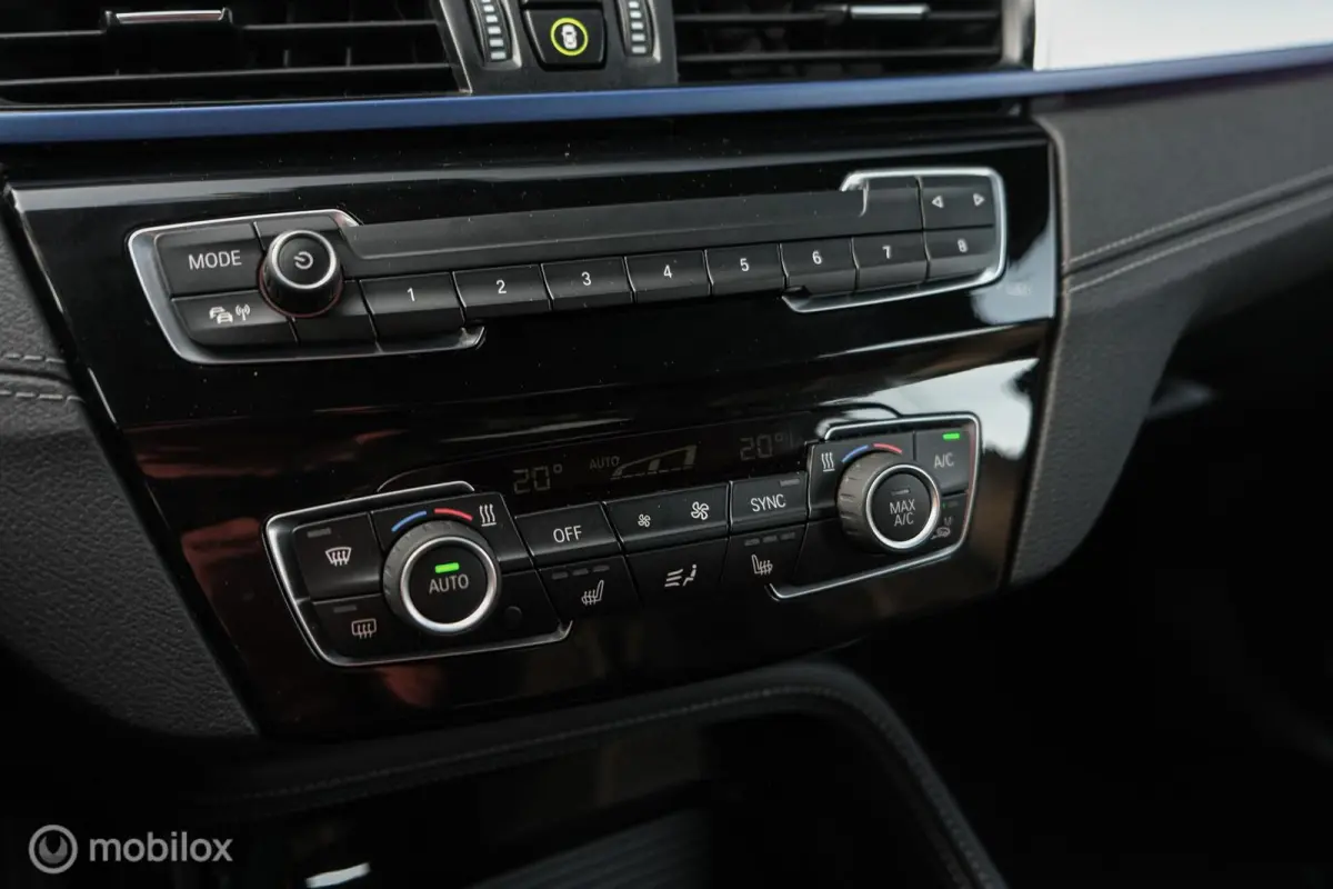 xDrive25e High Executive | M-Sport | LED | HUD | Trekhaak | PHEV | Miniral Grau | Stoelverw.