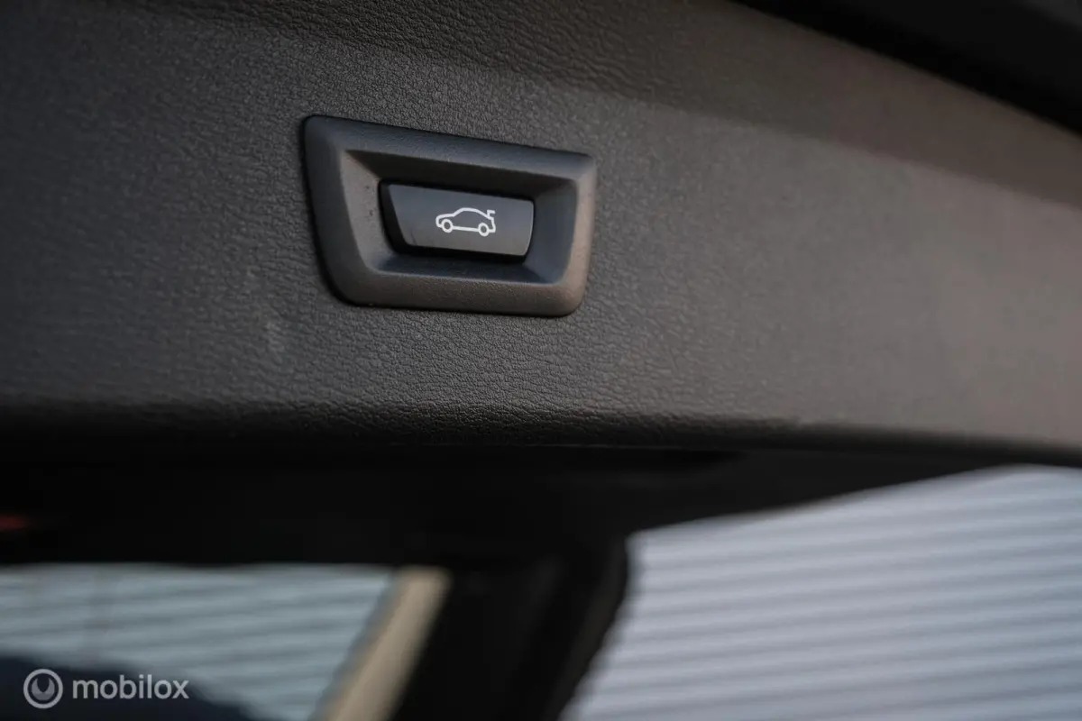 xDrive25e High Executive | M-Sport | LED | HUD | Trekhaak | PHEV | Miniral Grau | Stoelverw.
