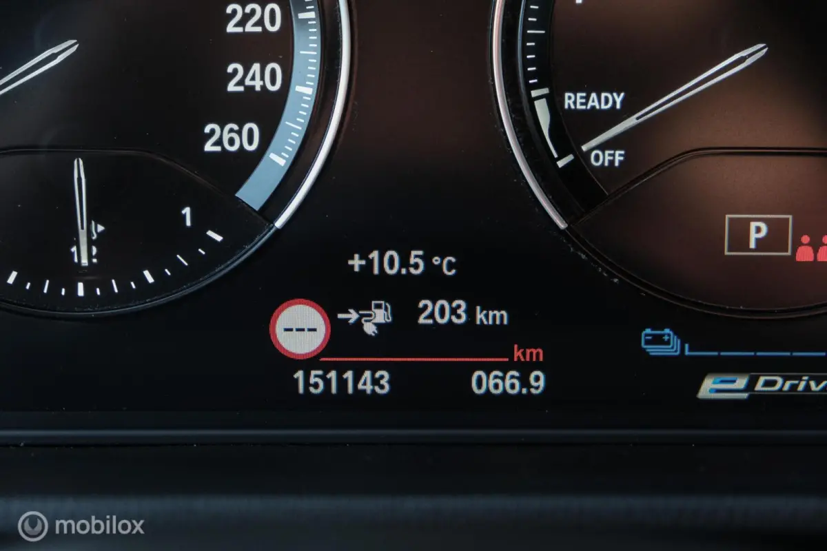 xDrive25e High Executive | M-Sport | LED | HUD | Trekhaak | PHEV | Miniral Grau | Stoelverw.
